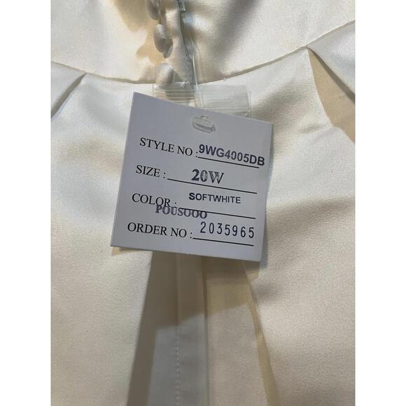 Wedding Gown Fall Winter Simple With Train NWT - Picture 7 of 9